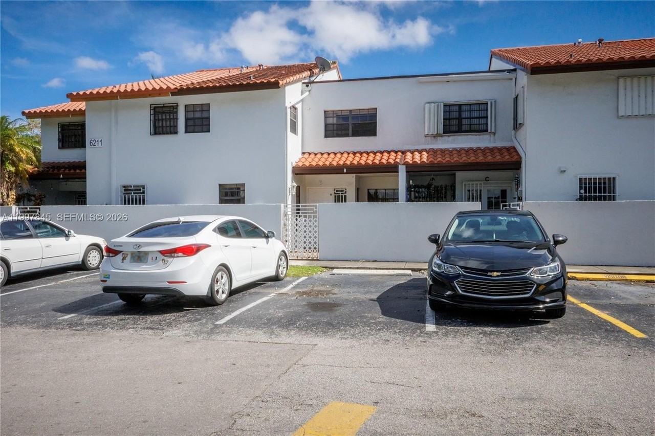 6211 Sw 138th Ct #B - Photo 2 of 27