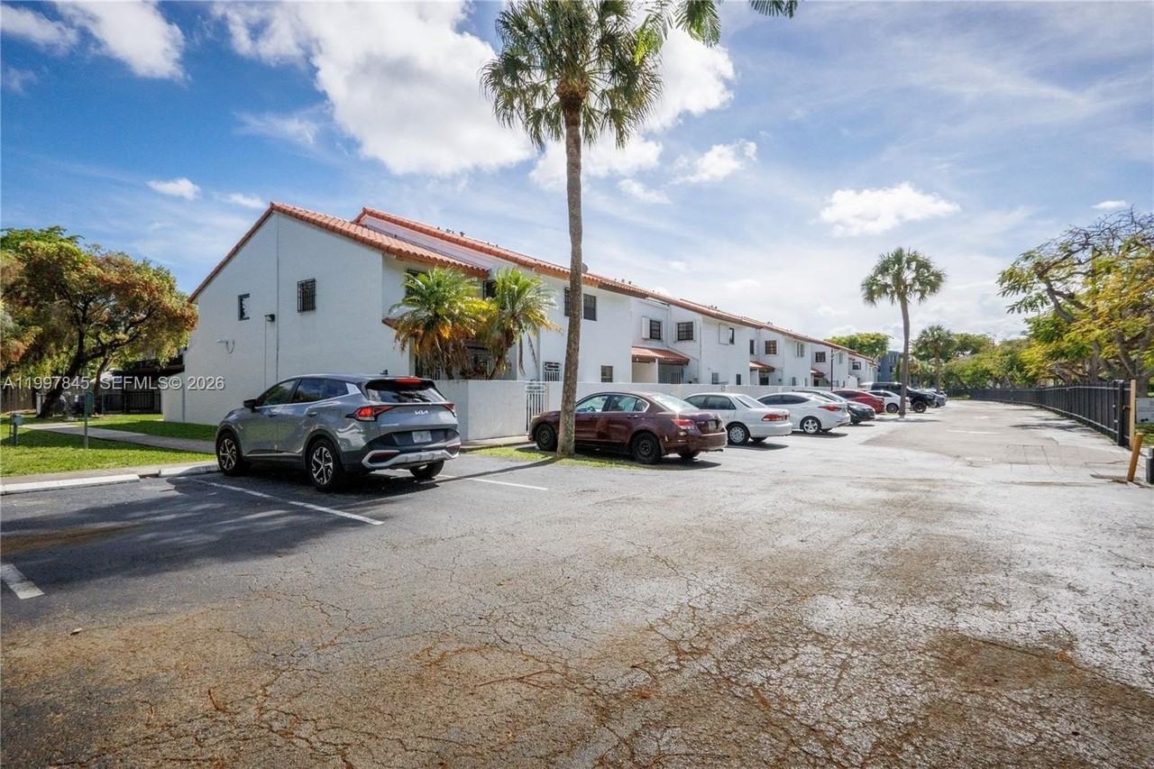 6211 Sw 138th Ct #B - Photo 3 of 27