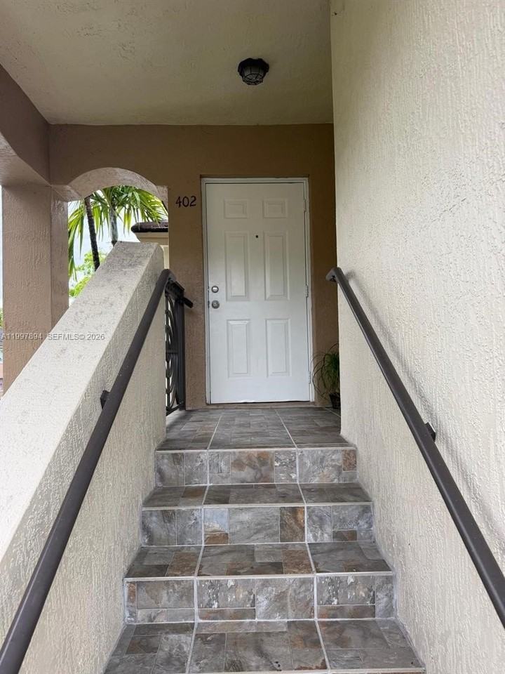 6676 Sw 115th Ct #402 - Photo 4 of 30