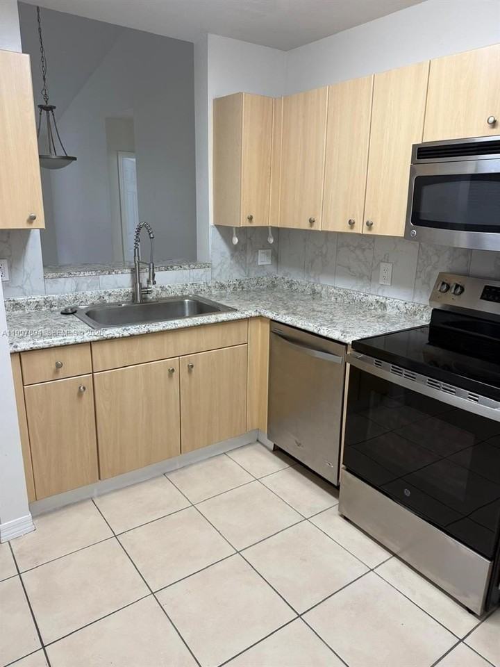 6676 Sw 115th Ct #402 - Photo 6 of 30