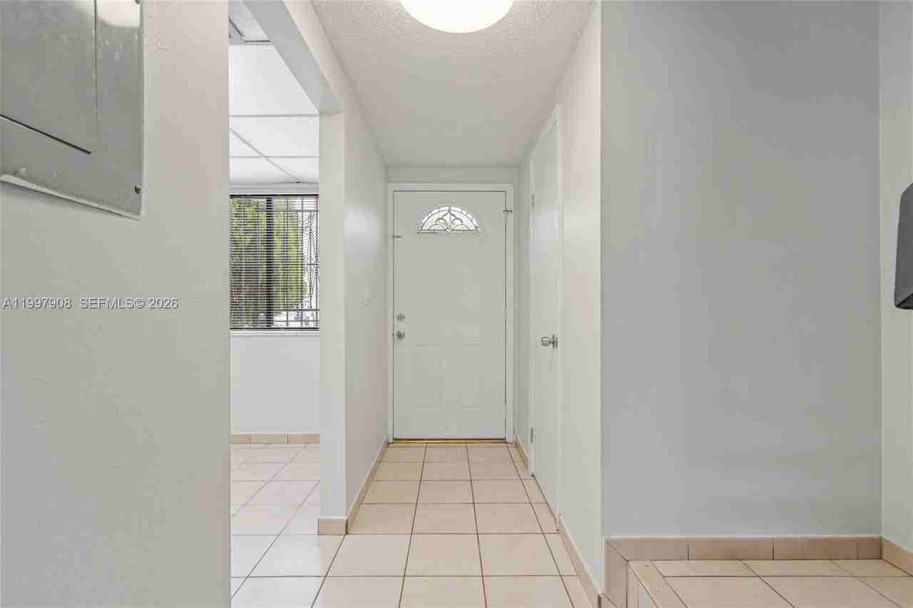 319 Nw 109th Ave #3B - Photo 6 of 37