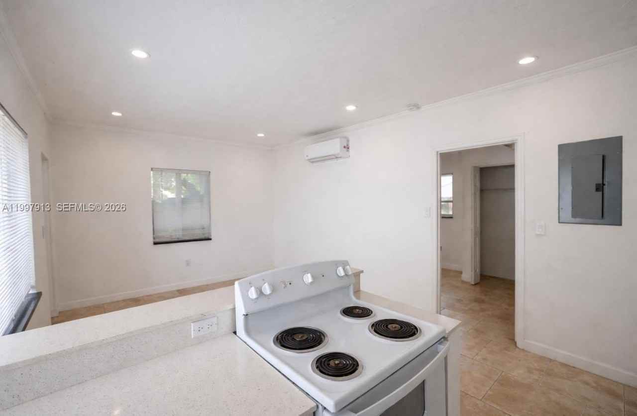 572 Ne 67th St #5 - Photo 3 of 11