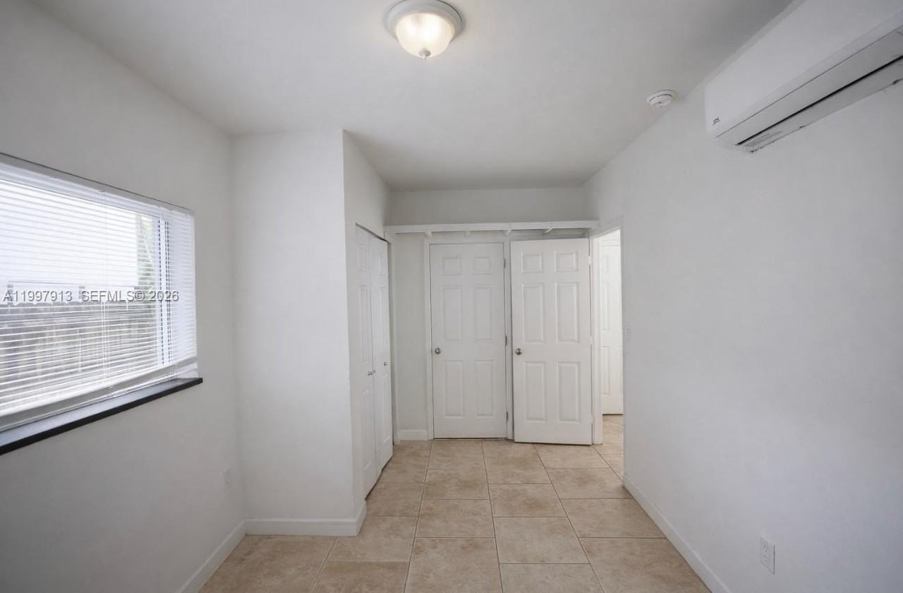 572 Ne 67th St #5 - Photo 6 of 11