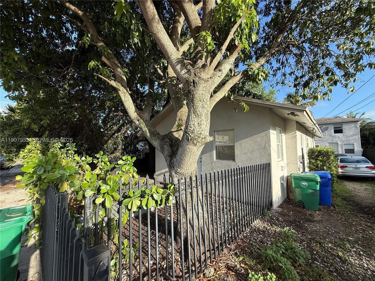 253 Nw 48th St - Photo 4 of 20