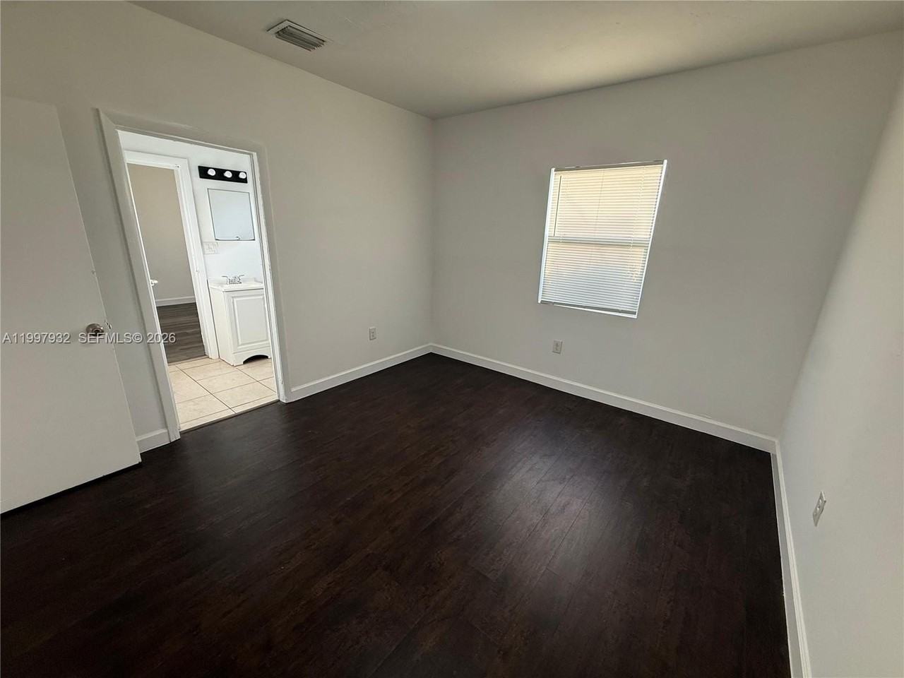 253 Nw 48th St - Photo 5 of 20