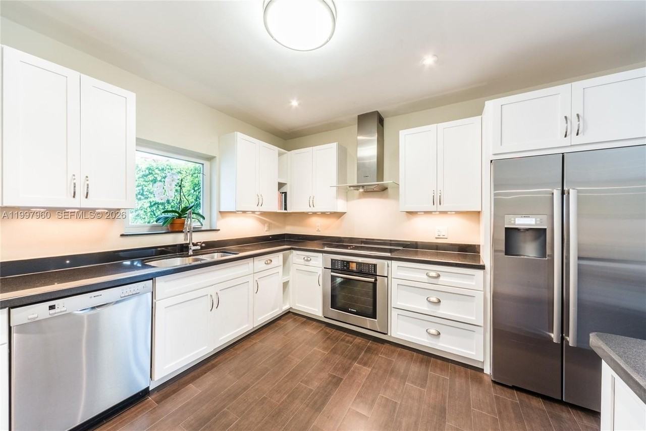 1315 San Ignacio Ave - Photo 5 of 14