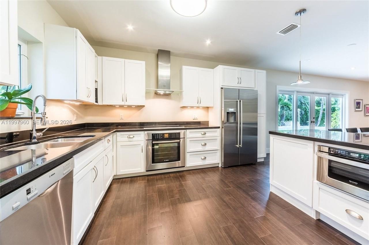 1315 San Ignacio Ave - Photo 6 of 14