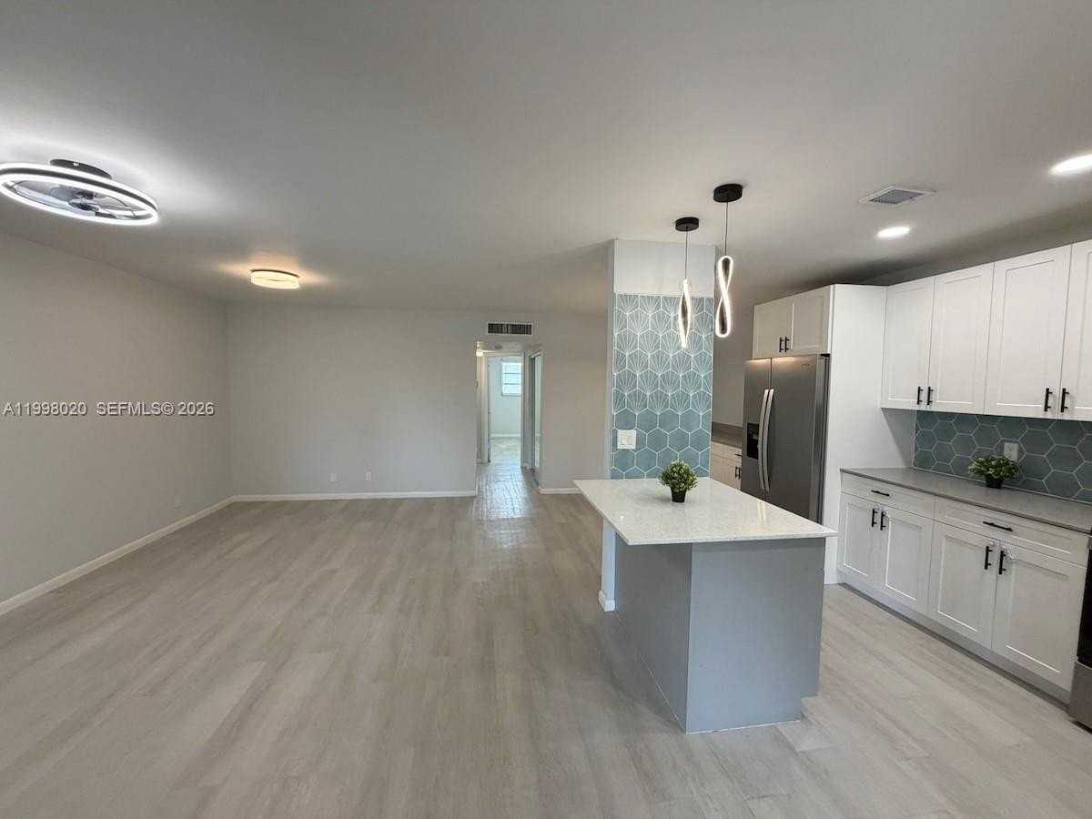 2041 Nw 81st Ave #426 - Photo 2 of 14