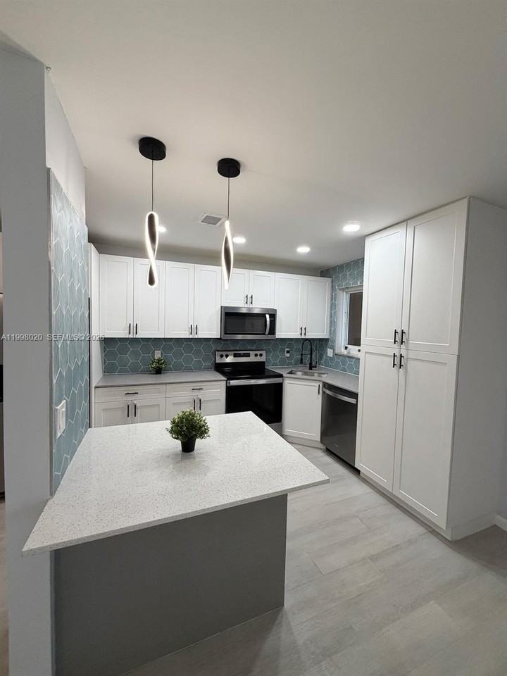 2041 Nw 81st Ave #426 - Photo 3 of 14