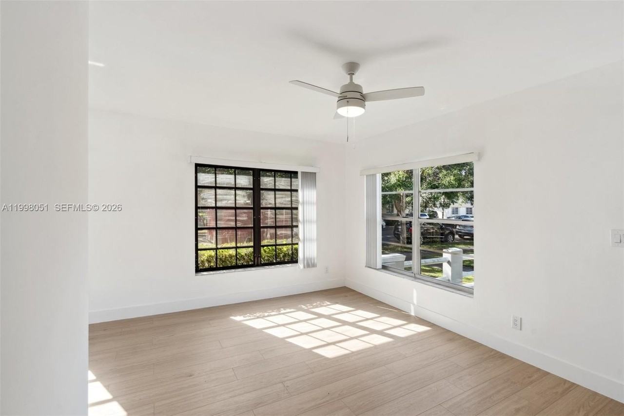 221 Antiquera Ave #8 - Photo 5 of 28