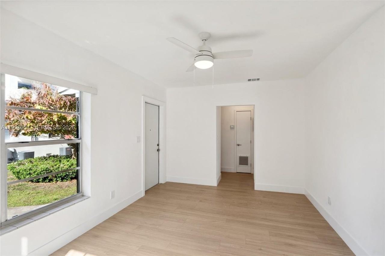 221 Antiquera Ave #8 - Photo 6 of 28