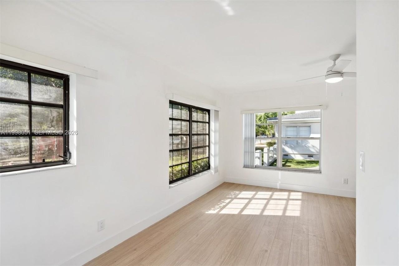 221 Antiquera Ave #8 - Photo 7 of 28