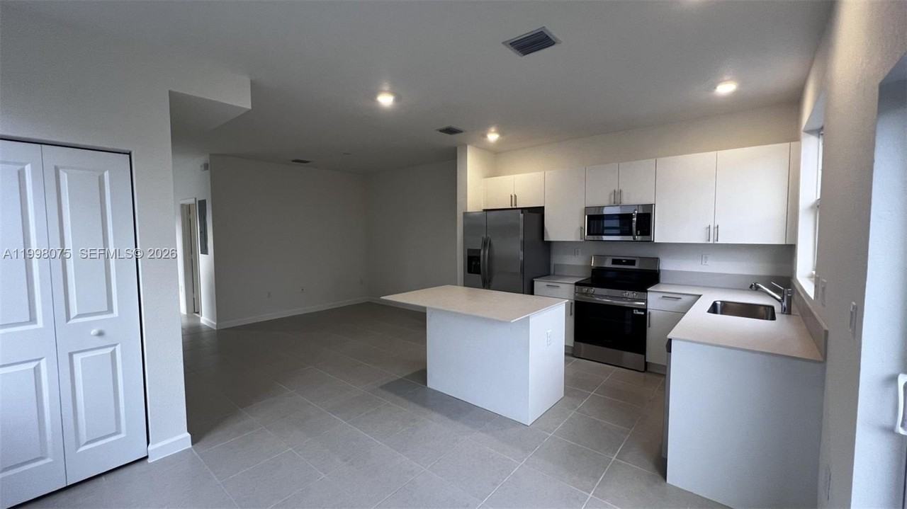 15583 Sw 277th Ter #15583 - Photo 4 of 27