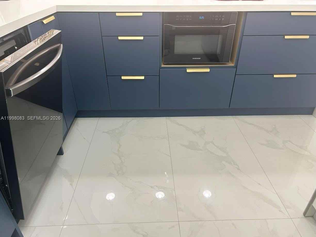 16082 Ne 9th Ct - Photo 4 of 15