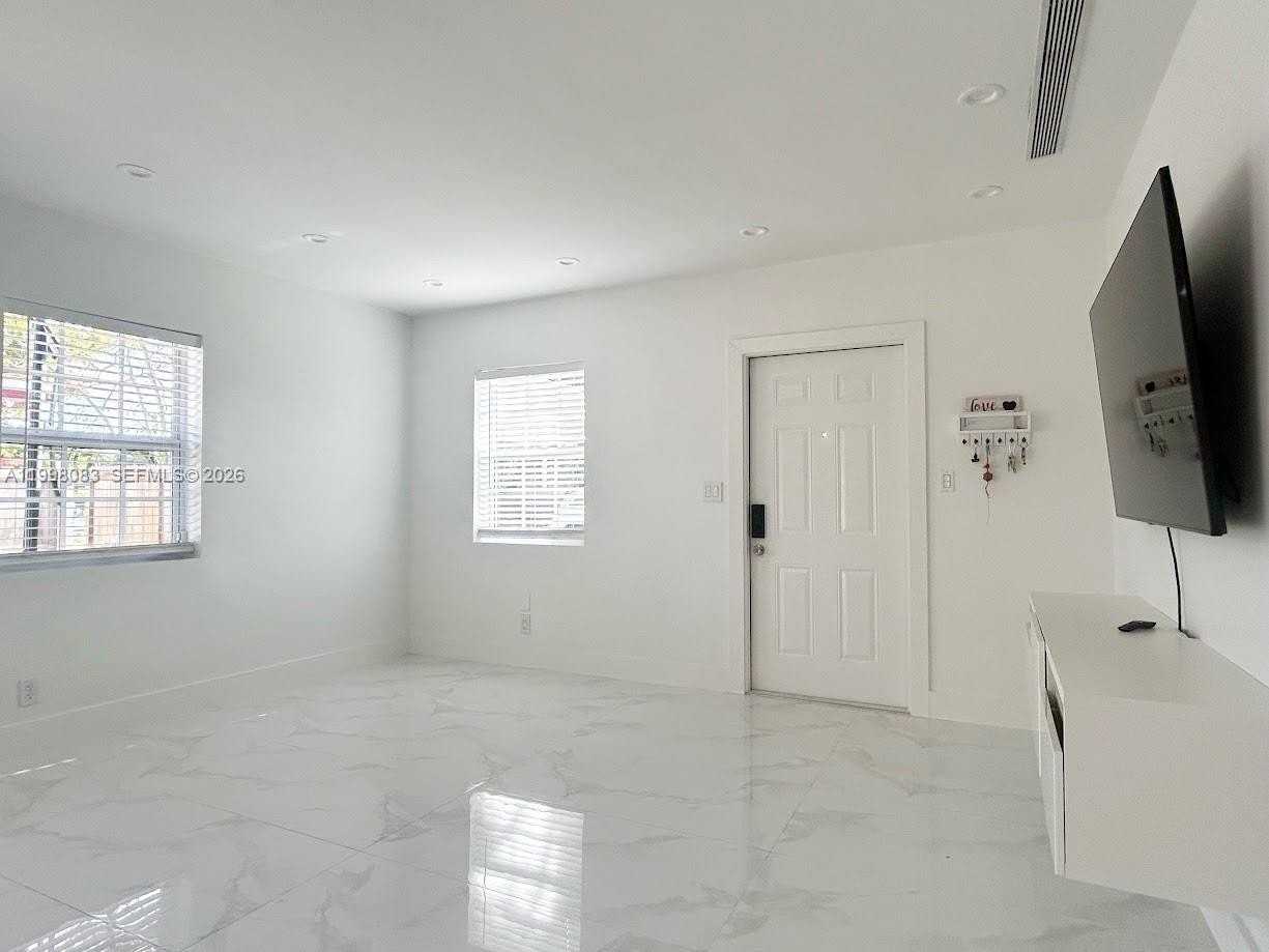 16082 Ne 9th Ct - Photo 5 of 15