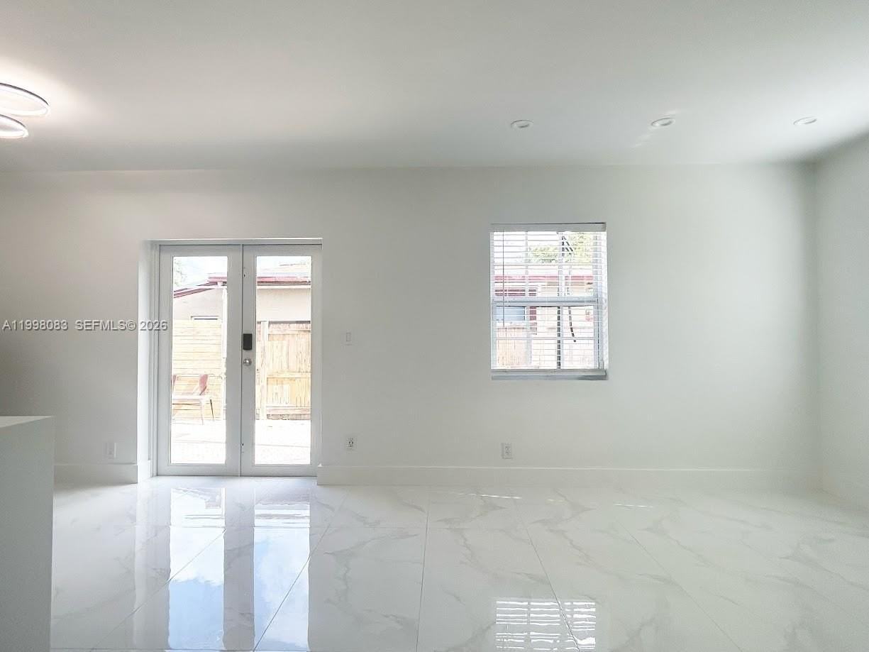 16082 Ne 9th Ct - Photo 6 of 15