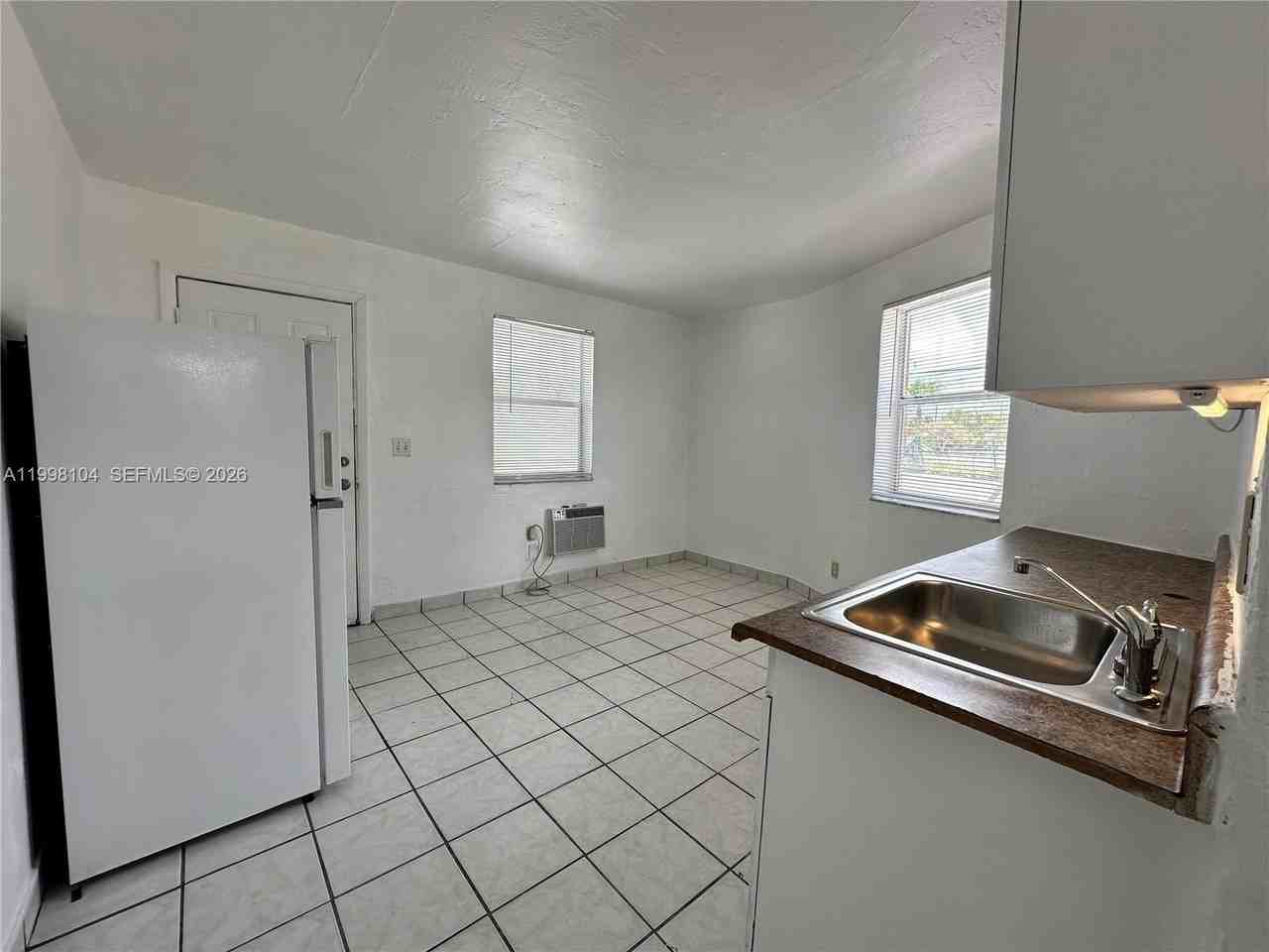 701 Nw 7th Ave #1 - Photo 4 of 9