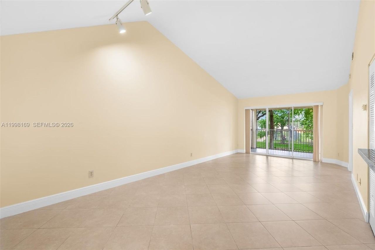 1139 Coral Club Dr #1139 - Photo 4 of 26