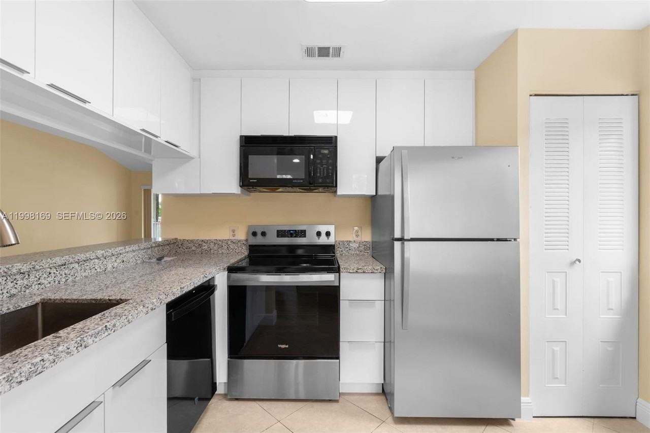 1139 Coral Club Dr #1139 - Photo 7 of 26