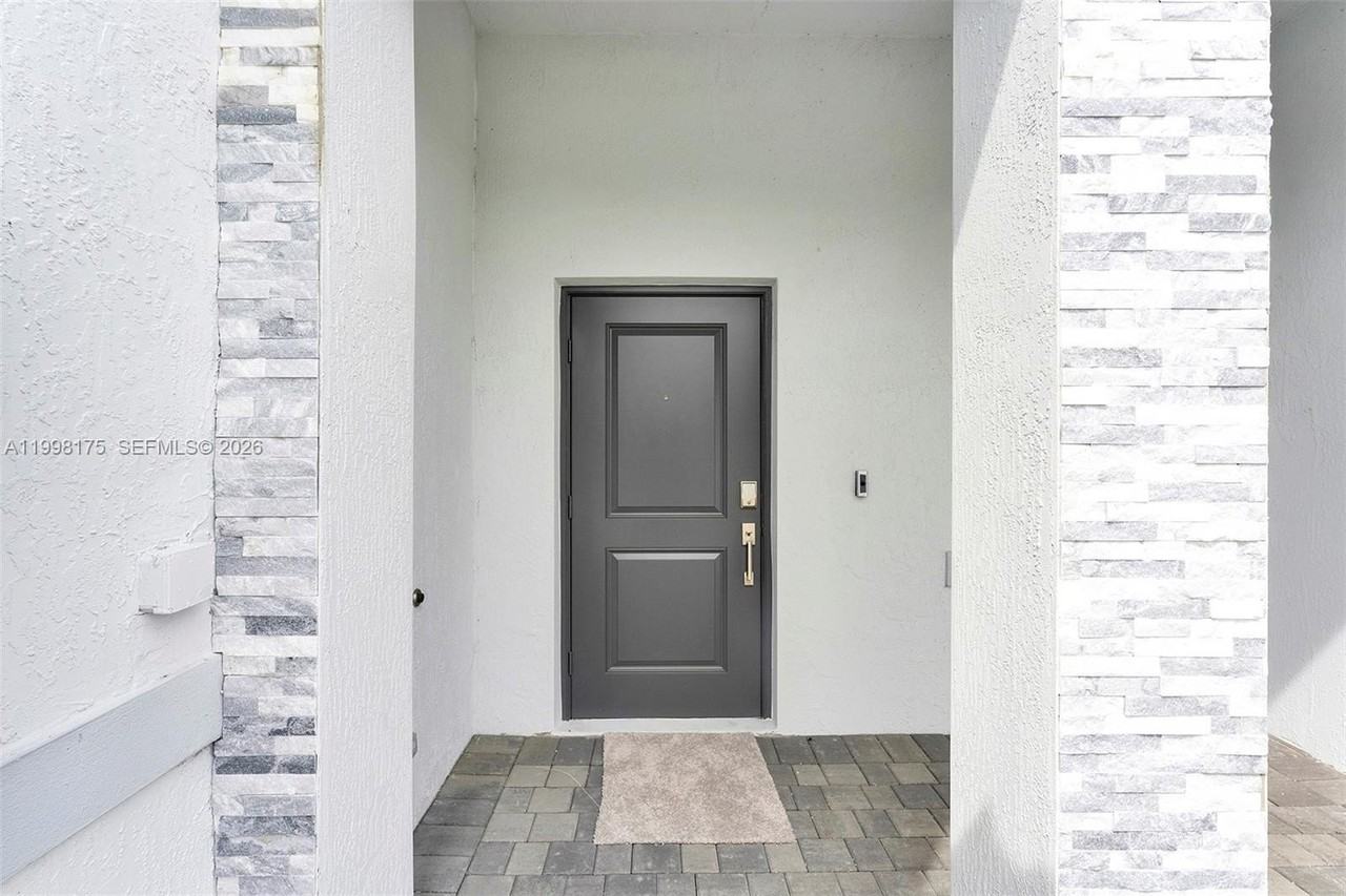 11925 Nw 46th St - Photo 4 of 43