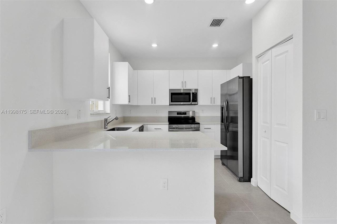 11925 Nw 46th St - Photo 6 of 43