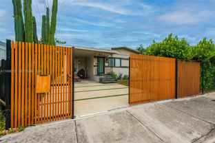 2925 Nw 11th Ave #FRONT - Photo 1 of 1