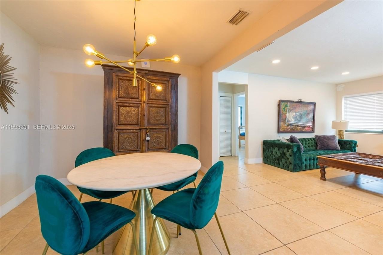 2925 Nw 11th Ave - Photo 3 of 24