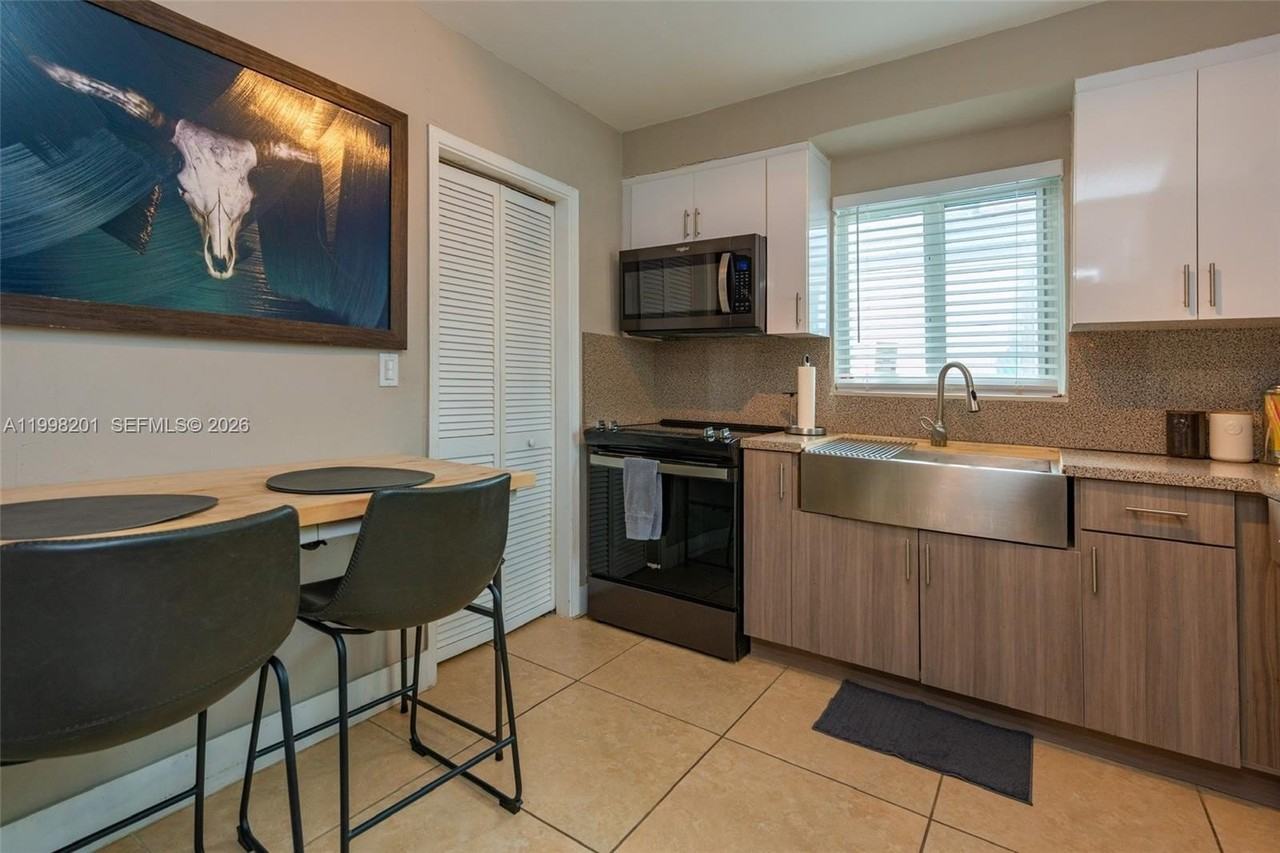 2925 Nw 11th Ave - Photo 4 of 24