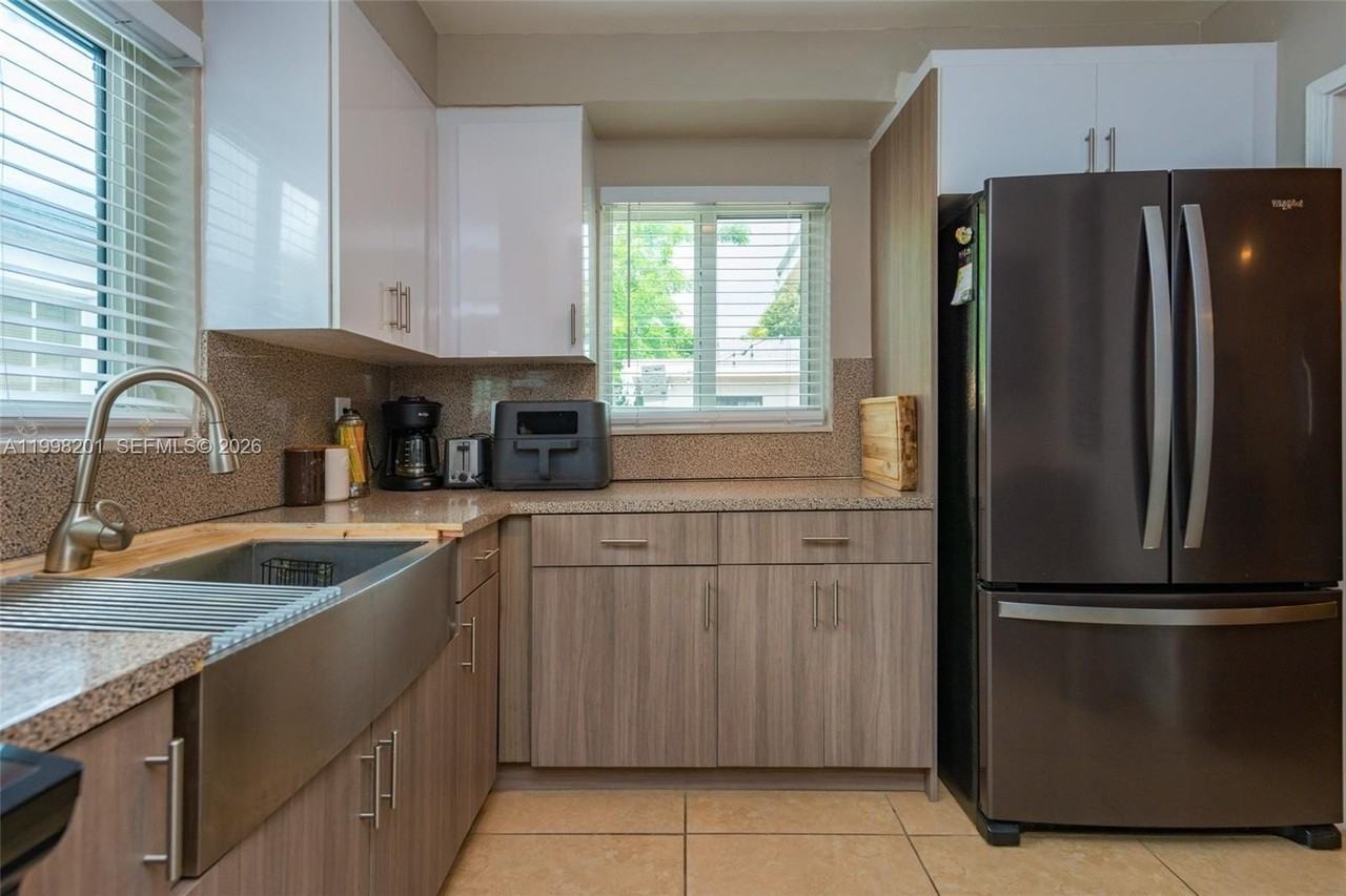 2925 Nw 11th Ave - Photo 5 of 24