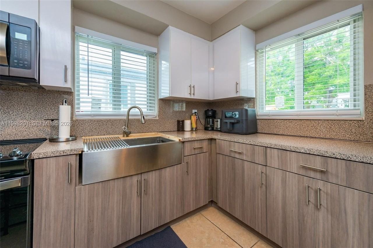 2925 Nw 11th Ave - Photo 6 of 24