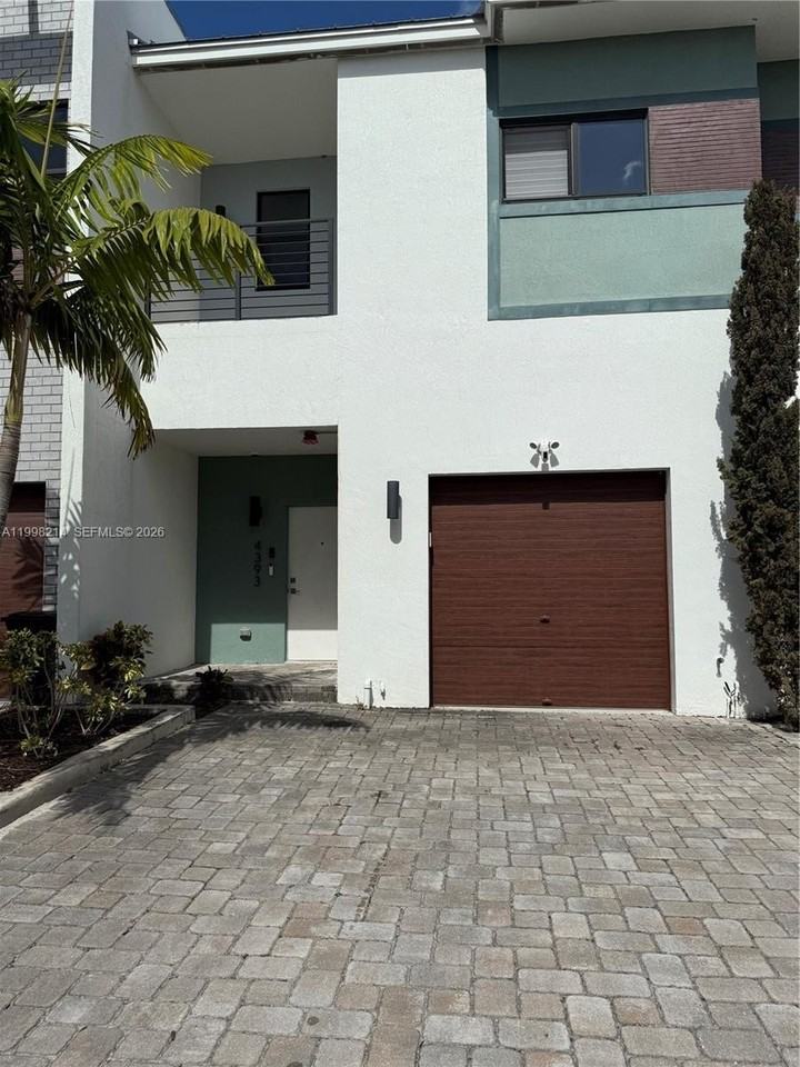 4393 Nw 9th St #4393 - Photo 2 of 35