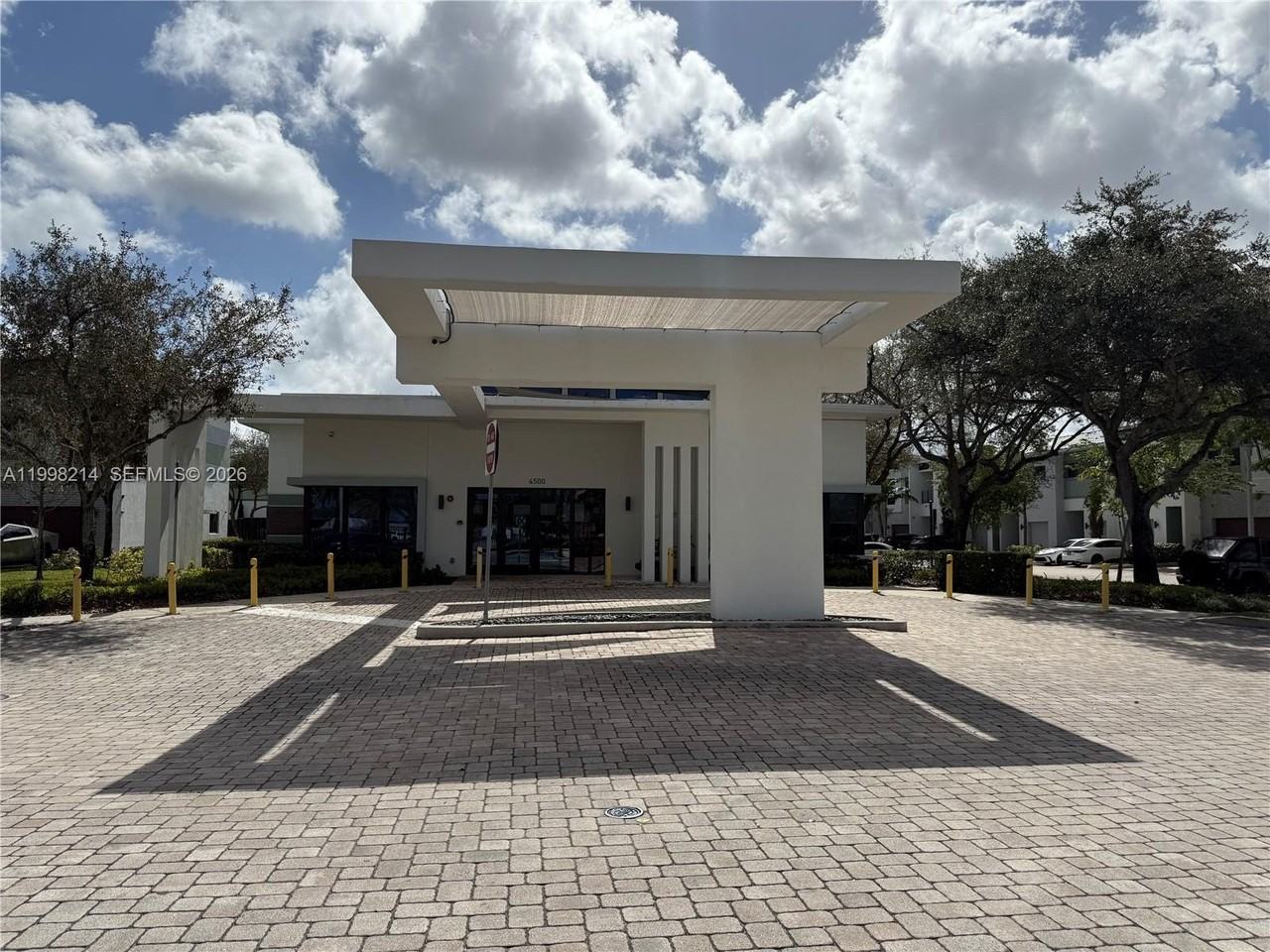 4393 Nw 9th St #4393 - Photo 3 of 35