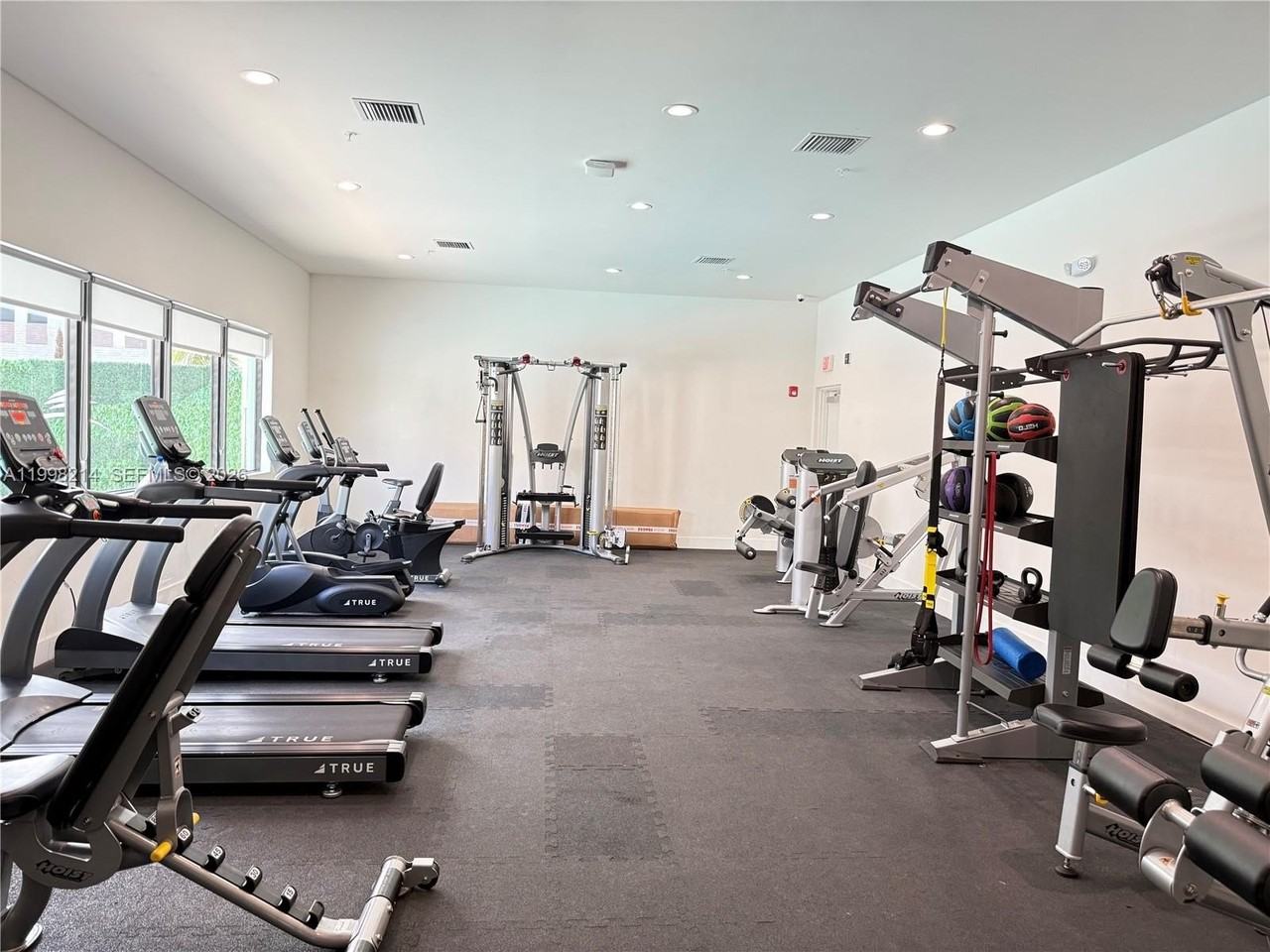 4393 Nw 9th St #4393 - Photo 5 of 35