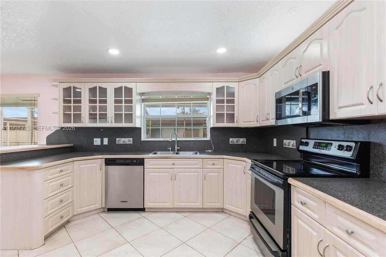 8970 Johnson St - Photo 4 of 50