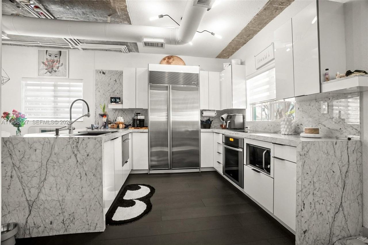 455 Nw 19th Ln #17 - Photo 3 of 32