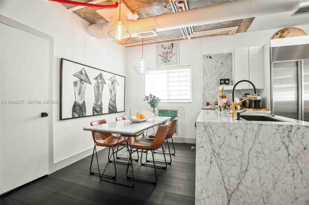 455 Nw 19th Ln #17 - Photo 5 of 32