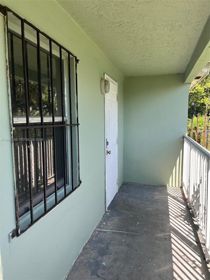 538 W 1st St - Photo 5 of 14