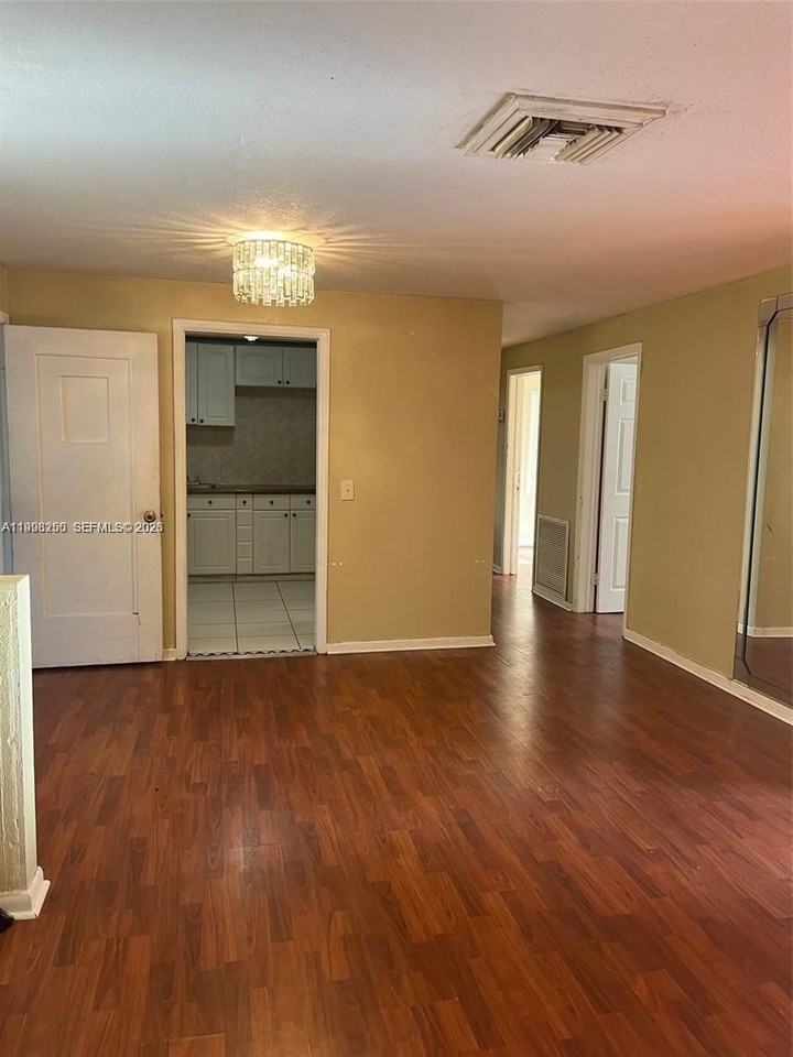 538 W 1st St - Photo 6 of 14