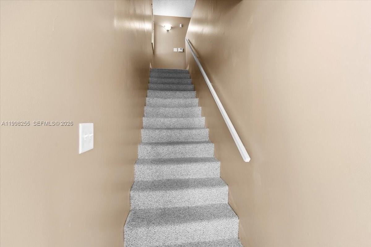 3047 N Oakland Forest Dr #204 - Photo 2 of 18