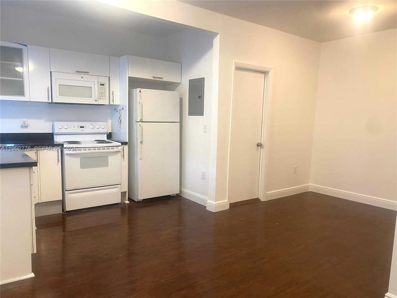 577 Ne 62nd St #8 - Photo 7 of 21