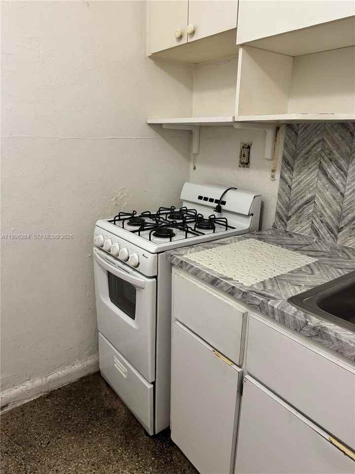 2110 Nw 24th St #3 - Photo 2 of 4