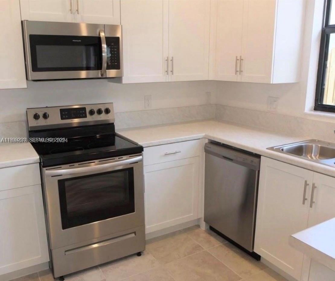 407 Ne 208th Ter - Photo 2 of 7