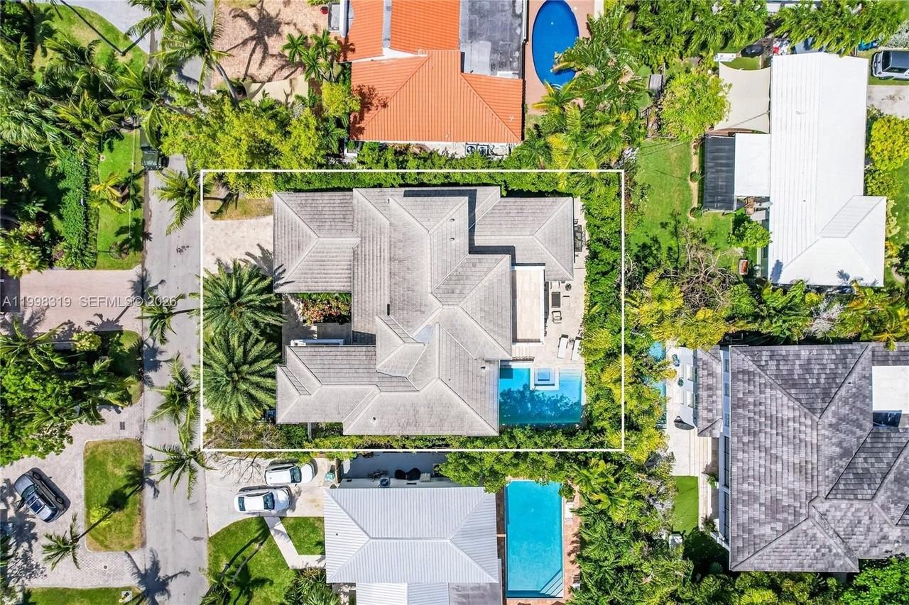 435 Hampton Ln - Photo 2 of 50