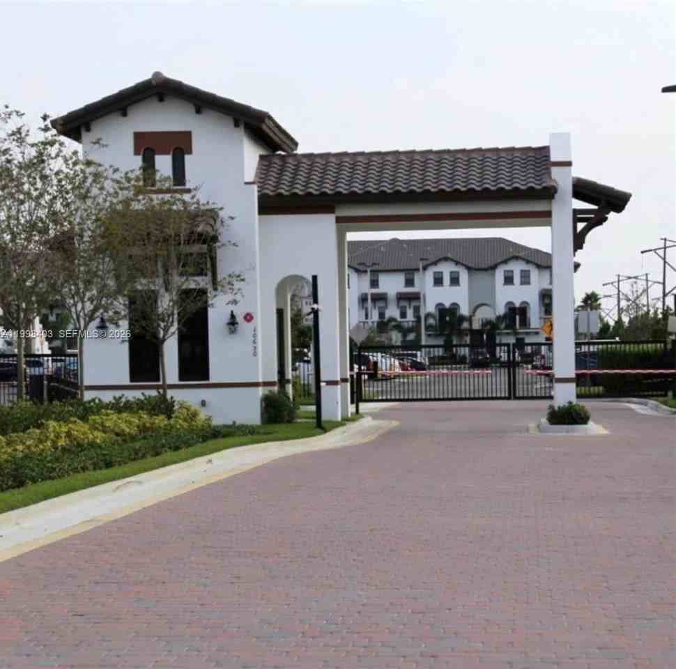 10620 Nw 88th St #204