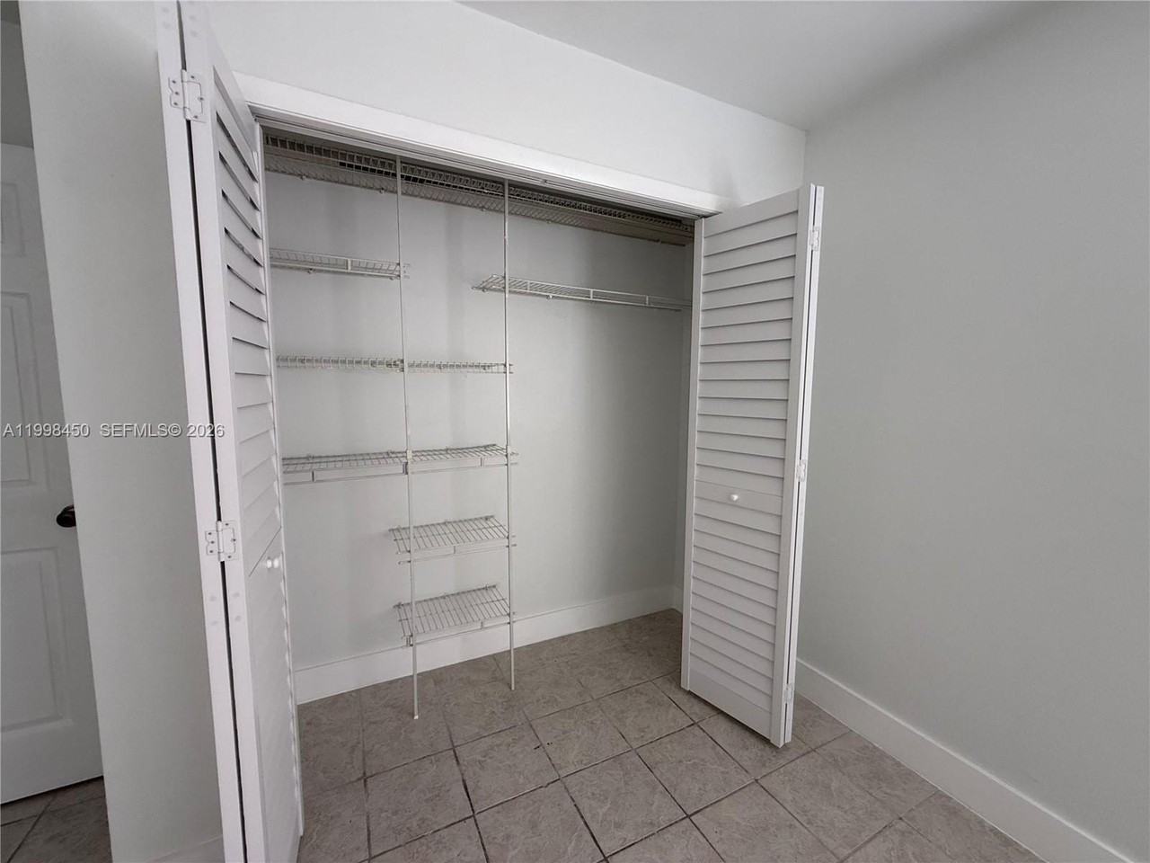 155 Lakeview Dr #101 - Photo 3 of 27