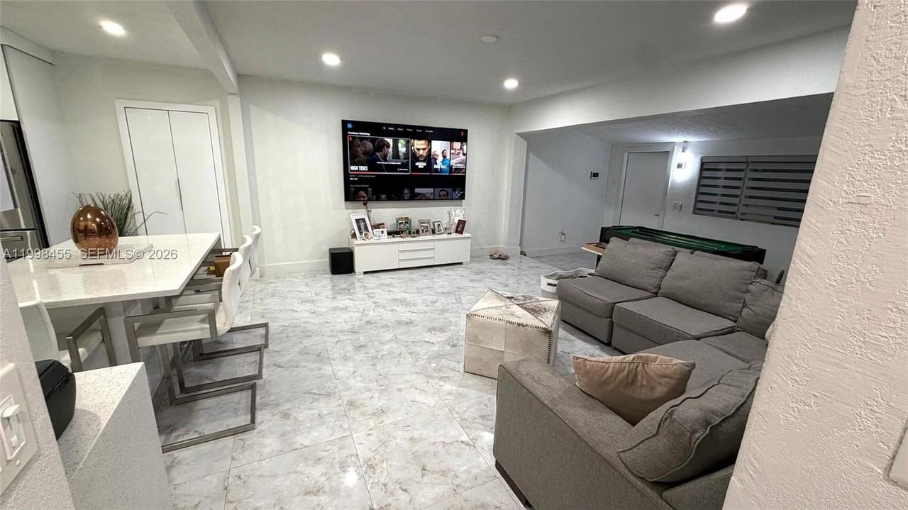 1555 Sw 21st Way #1555 - Photo 3 of 20