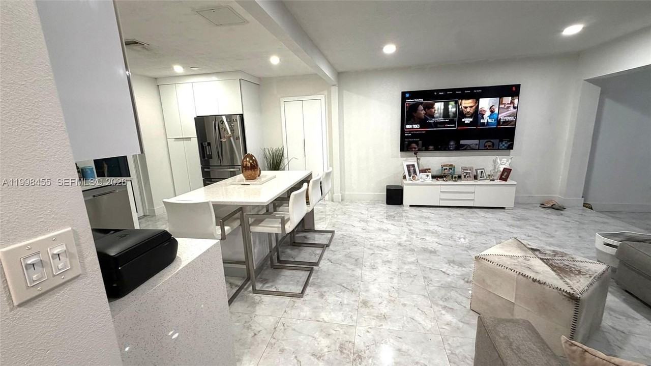 1555 Sw 21st Way #1555 - Photo 4 of 20