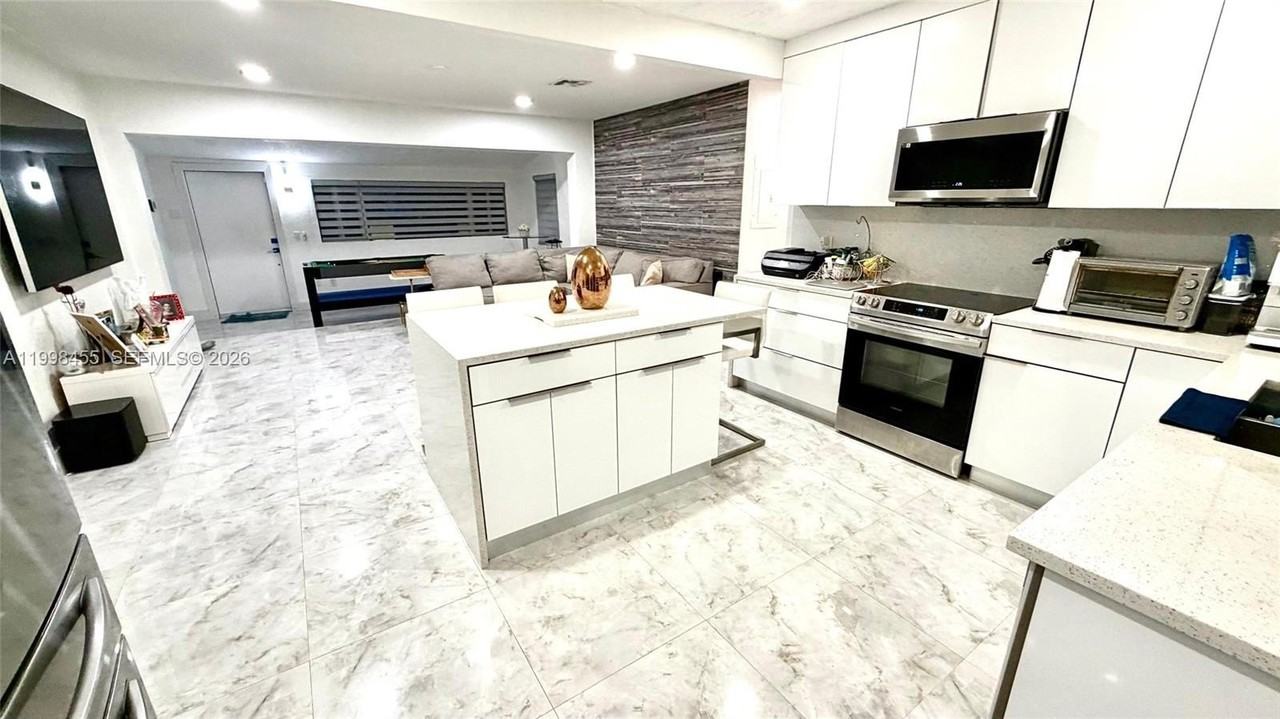 1555 Sw 21st Way #1555 - Photo 7 of 20