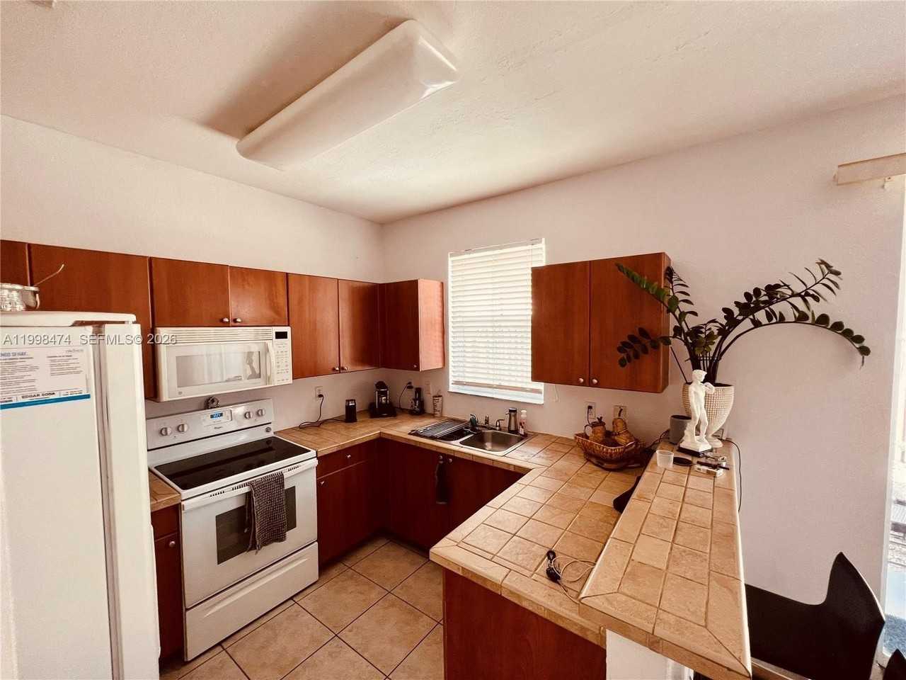 12212 Sw 124th Path #12212 - Photo 7 of 37