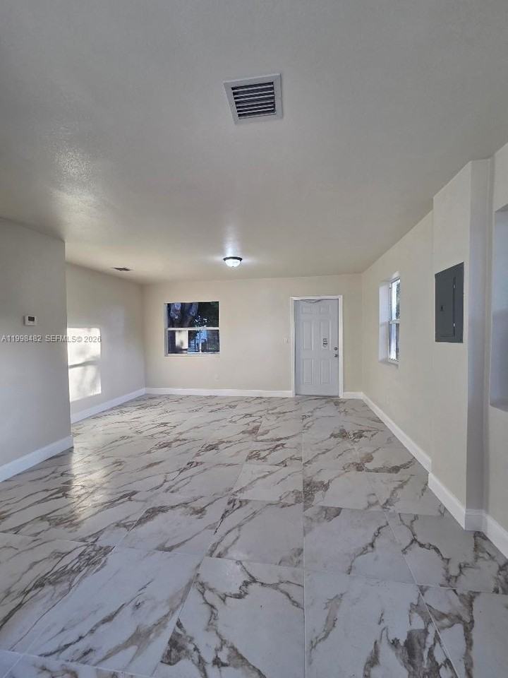 295 Nw 48th St #0 - Photo 2 of 12
